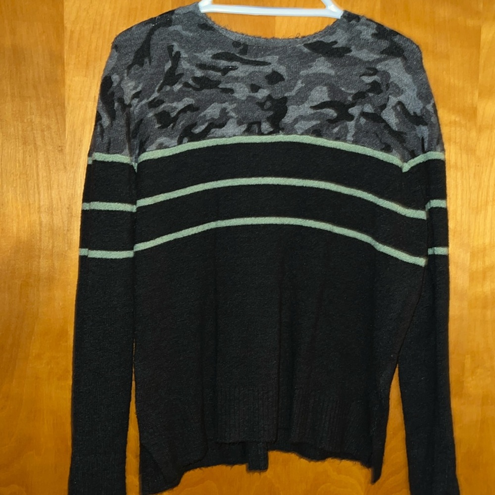 camo stripe sweater beach Lunch Lounge
